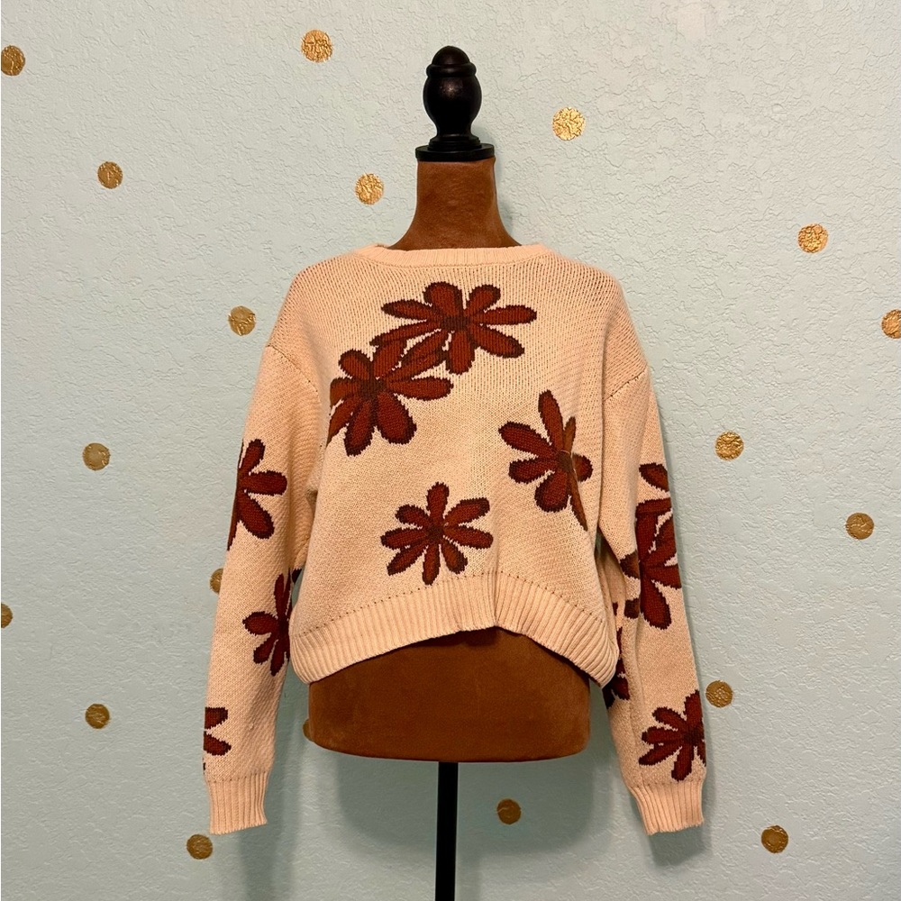 Pac Sun LA hearts knit flower cropped sweater. Like New, size small.